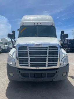 Used 2015 Freightliner Cascadia Sleeper in Hialeah, Florida