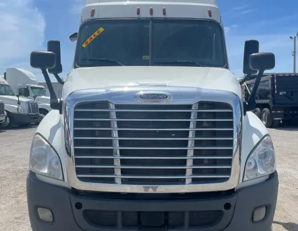 
								Used 2015 Freightliner Cascadia Sleeper in Hialeah, Florida full									