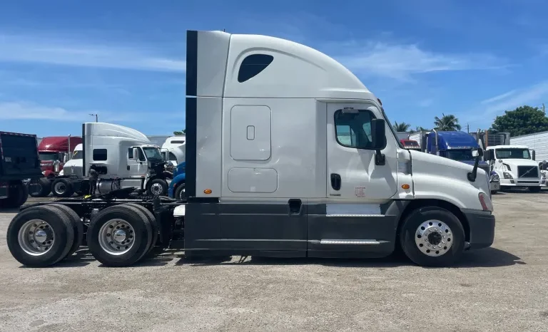 
								Used 2015 Freightliner Cascadia Sleeper in Hialeah, Florida full									