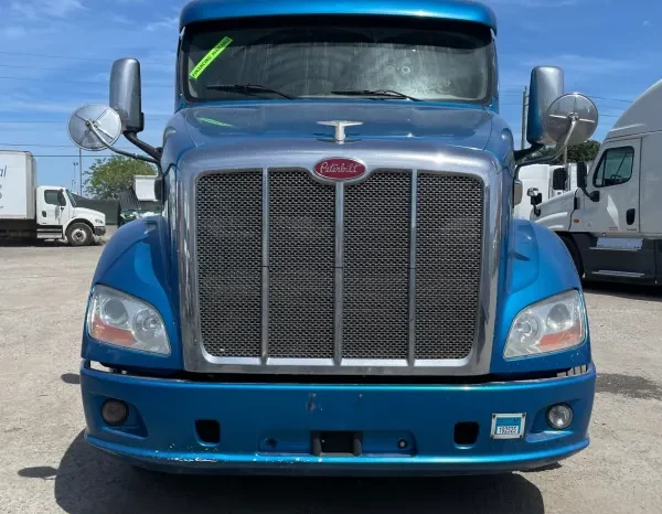 
								Used 2015 Peterbilt 587 Sleeper in Hialeah, Florida full									