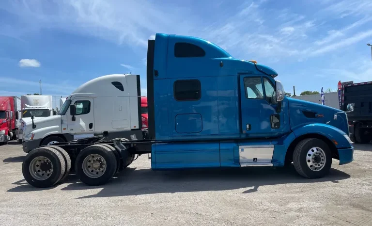 
								Used 2015 Peterbilt 587 Sleeper in Hialeah, Florida full									