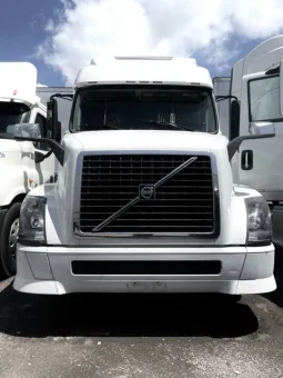 Used 2015 Volvo VNL670 Sleeper in Hialeah, Florida