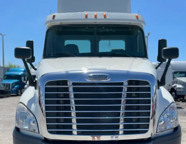 
								Used 2012 Freightliner Cascadia Day Cab in Hialeah, Florida full									