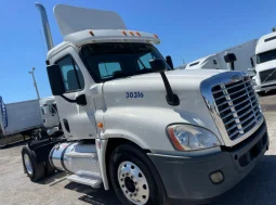 Used 2012 Freightliner Cascadia Day Cab in Hialeah, Florida