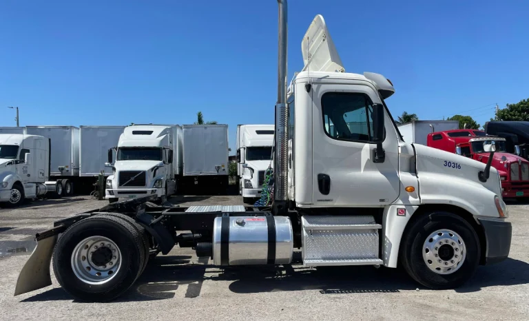 
								Used 2012 Freightliner Cascadia Day Cab in Hialeah, Florida full									