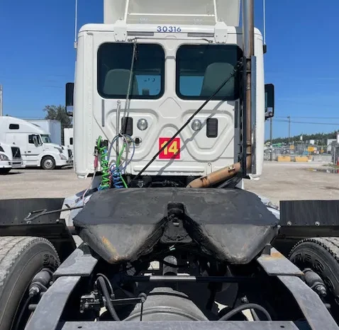 
								Used 2012 Freightliner Cascadia Day Cab in Hialeah, Florida full									