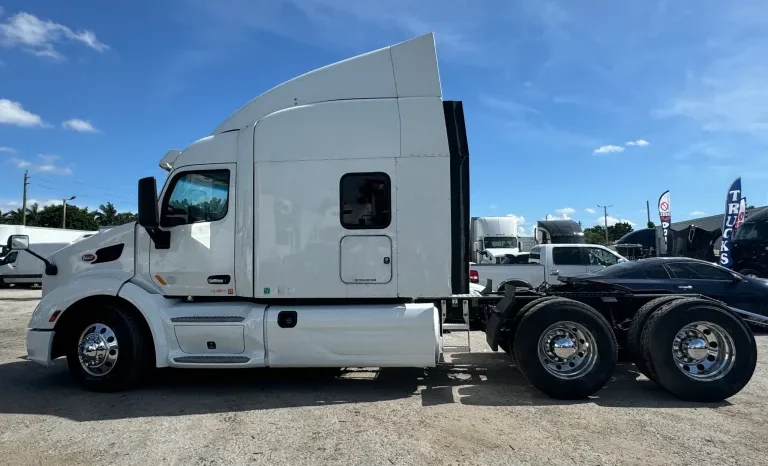 
								Used 2019 Peterbilt 579 Sleeper near Hialeah, Florida full									