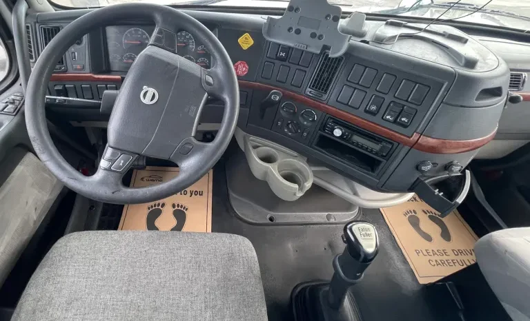 
								Used 2010 Volvo VNL Day Cab in Hialeah, Florida full									