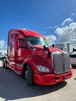 Used 2019 Kenworth T680 Sleeper near Hialeah, Florida