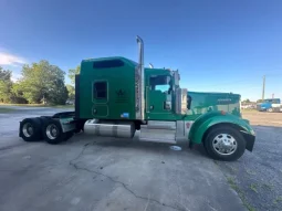 Used 2024 Kenworth W900 Sleeper near Hialeah, Florida