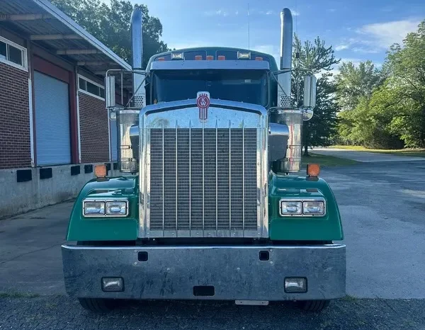 
								Used 2024 Kenworth W900 Sleeper near Hialeah, Florida full									