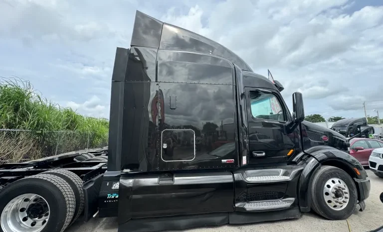 
								Used 2018 Peterbilt 579 Sleeper near Hialeah, Florida full									