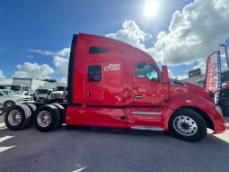 Used 2019 Kenworth T680 Sleeper near Hialeah, Florida