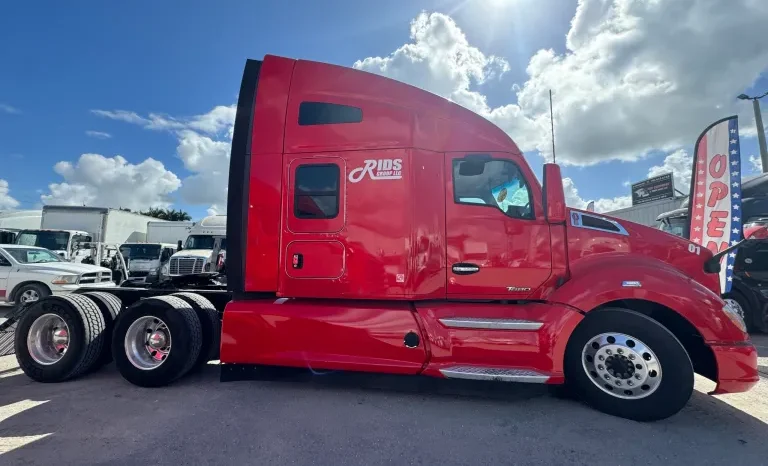 
								Used 2019 Kenworth T680 Sleeper near Hialeah, Florida full									