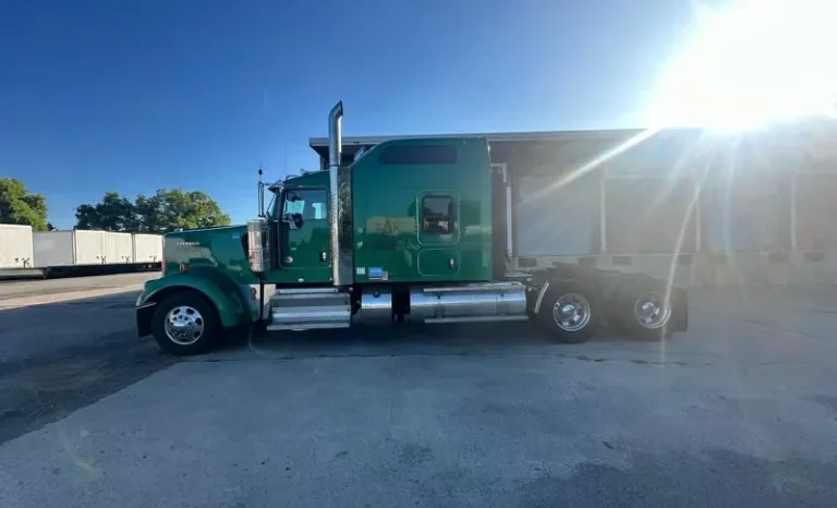 
								Used 2024 Kenworth W900 Sleeper near Hialeah, Florida full									