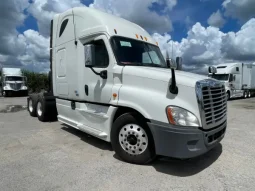 Used 2013 Freightliner Cascadia Sleeper in Hialeah, Florida