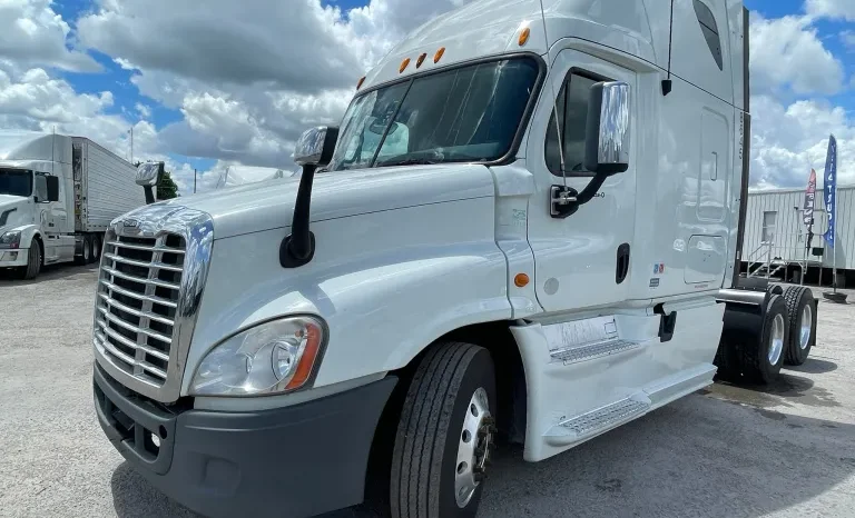 
								Used 2013 Freightliner Cascadia Sleeper in Hialeah, Florida full									