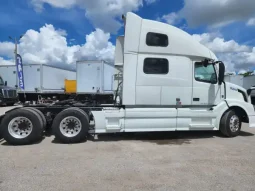 Used 2013 Volvo 780 Sleeper in Hialeah, Florida