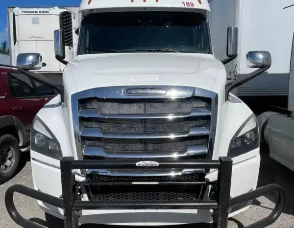 
								Used 2018 Freightliner Cascadia Sleeper in Hialeah, Florida full									