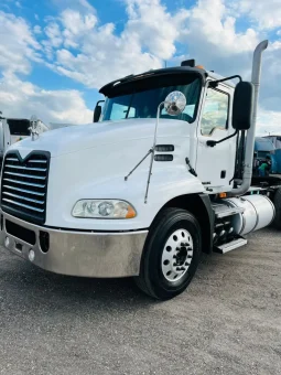 Used 2008 Mack Day Cab in Hialeah, Florida