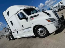 Used 2018 Freightliner Cascadia Sleeper in Hialeah, Florida