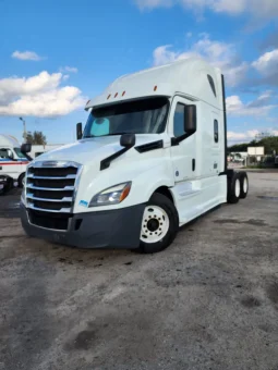 Used 2020 Freightliner Cascadia Sleeper near Hialeah, Florida