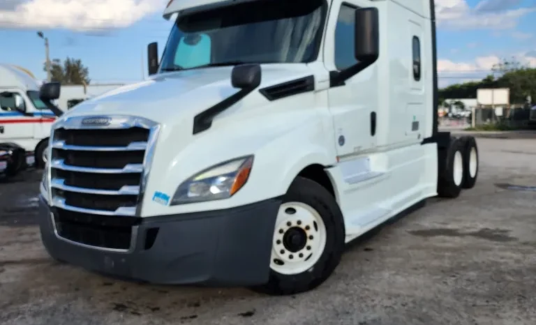 
								Used 2020 Freightliner Cascadia Sleeper near Hialeah, Florida full									