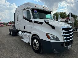 Used 2020 Freightliner Cascadia 126 Sleeper in Von Ormy, Texas