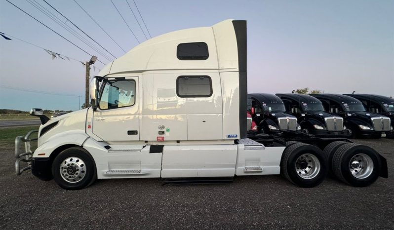 
								Used 2019 Volvo VNL64T860 Sleeper in Von Ormy, Texas full									