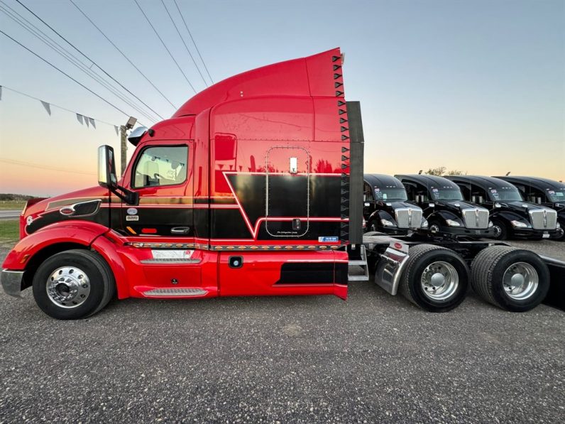 
								Used 2019 Peterbilt 579 Sleeper in Von Ormy, Texas full									