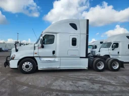 Used 2017 Freightliner Cascadia Sleeper in Hialeah, Florida