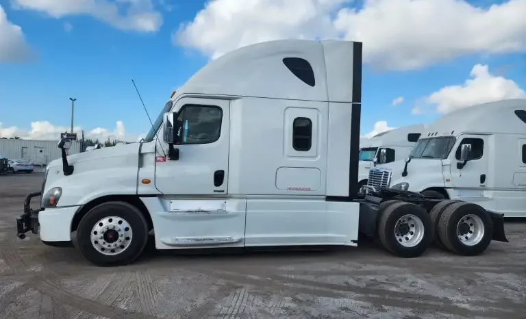 
								Used 2017 Freightliner Cascadia Sleeper in Hialeah, Florida full									