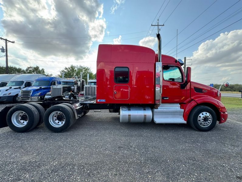 
								Used 2018 Peterbilt 579 Sleeper in Von Ormy, Texas full									