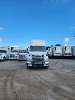 Used 2017 Freightliner Cascadia Sleeper in Hialeah, Florida