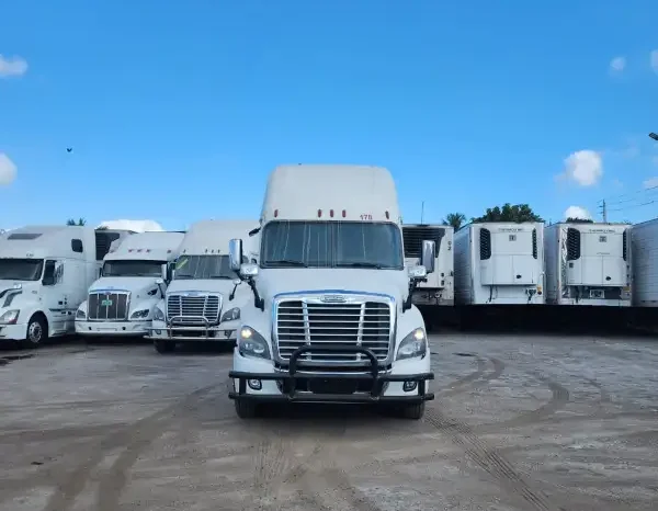 
								Used 2017 Freightliner Cascadia Sleeper in Hialeah, Florida full									