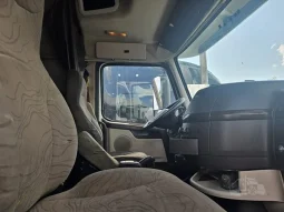 Used 2013 Volvo VNL64T630 Sleeper in Alamo, Texas