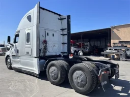 Used 2021 Freightliner Cascadia 126 Sleeper in Fontana, California