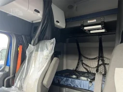 Used 2019 Freightliner Cascadia 126 Sleeper in Fontana, California