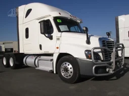 Used 2019 Freightliner Cascadia 125 Sleeper in Fontana, California