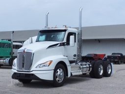 New 2025 Kenworth T680 Day Cab in Naples, Florida