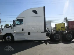 Used 2019 Freightliner CASCADIA 116 Sleeper in Fontana, California