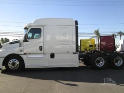 Used 2019 Freightliner Cascadia 126 Sleeper in Fontana, California