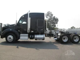 Used 2021 Kenworth T880 Sleeper in Fontana, California