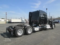 Used 2021 Peterbilt 389 Sleeper in Fontana, California