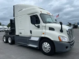 Used 2016 Freightliner Cascadia 113 Sleeper in Alamo, Texas