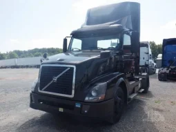 Used 2016 Volvo VNL42T300 Day Cab in Alamo, Texas