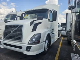 Used 2013 Volvo VNL64T630 Sleeper in Alamo, Texas