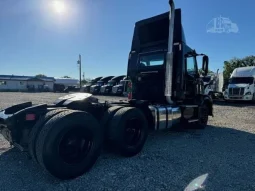 Used 2014 Volvo VNL64T300 Day Cab in Red Oak Texas