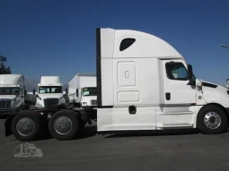 Used 2019 Freightliner CASCADIA 116 Sleeper in Fontana, California