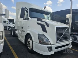 Used 2013 Volvo VNL64T630 Sleeper in Alamo, Texas